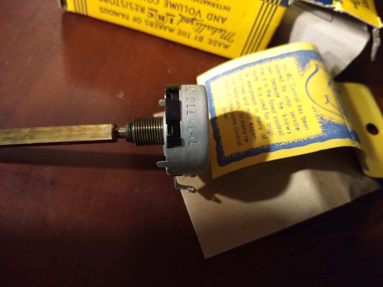 IRC Midget Volume Control D11-141 With Long Stem Turn Switch 5 Megaohm NOS New
