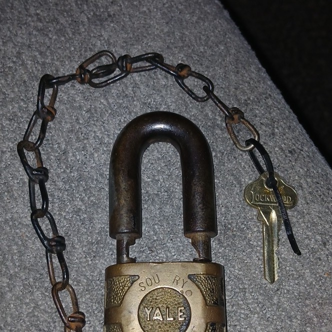 Yale Soury Brass & Steel Keyed Padlock w/ Chain, Antique Brass, Black, 1 Key