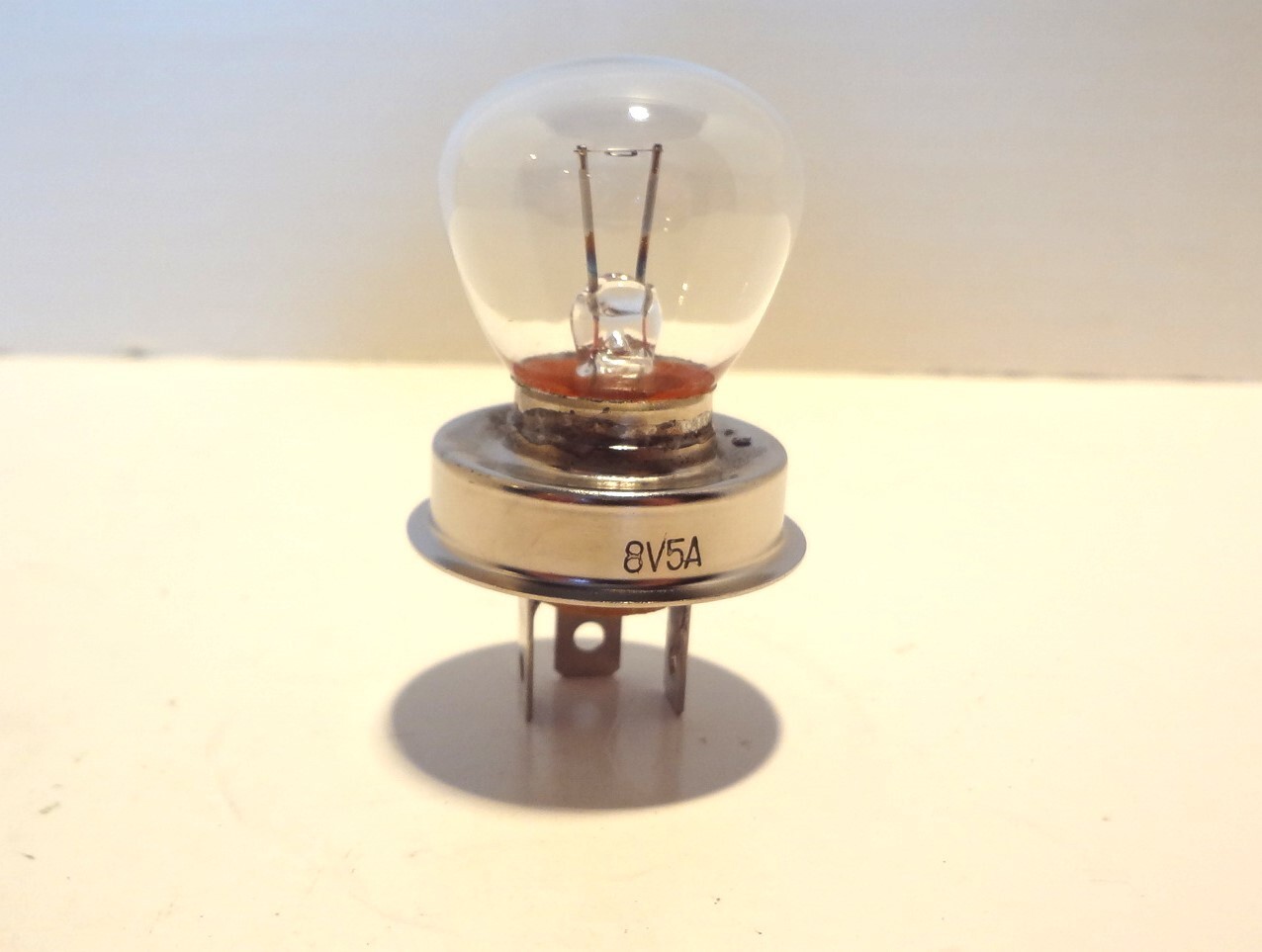 MICROSCOPE BULB  3 PIN MOUNT 8 VOLT 5 AMP  40 WATT *NEW OLD STOCK*