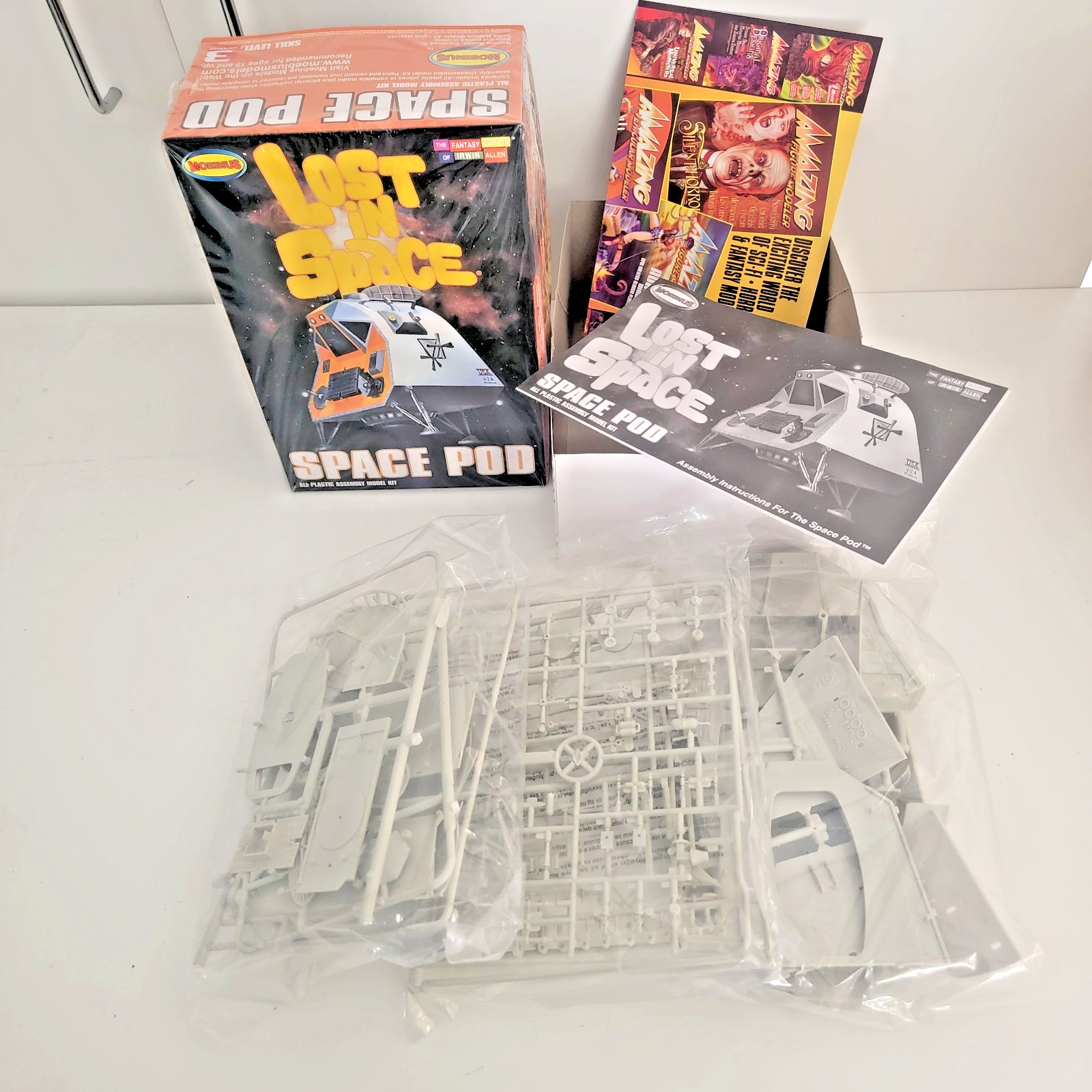 Lost in Space: Space Pod Plastic Model Kit - 2008 Moebius Models #901 1:24 Scale
