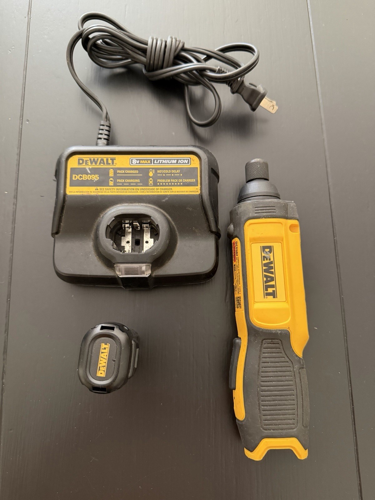 DEWALT DCF682 8V MAX Screwdriver + Battery & Charger