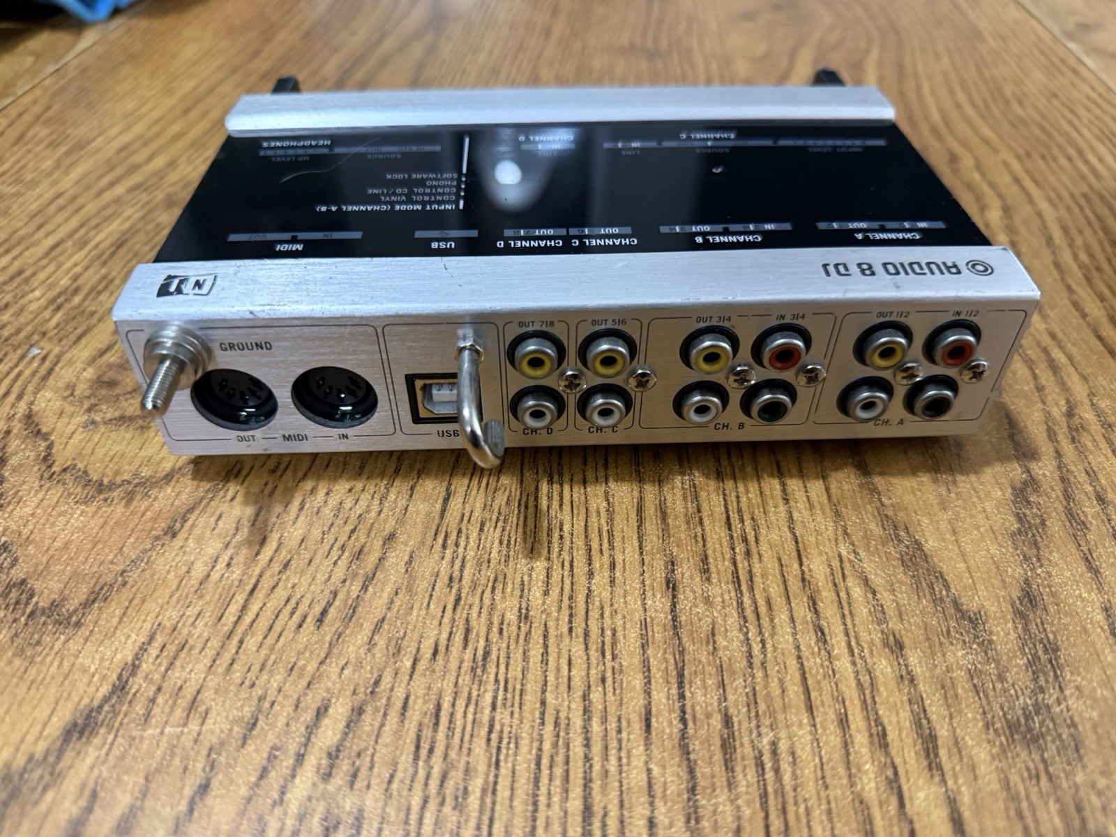 Native Instruments Audio 8 DJ USB Audio/MIDI Interface, 4 Channels, RCA, MIDI