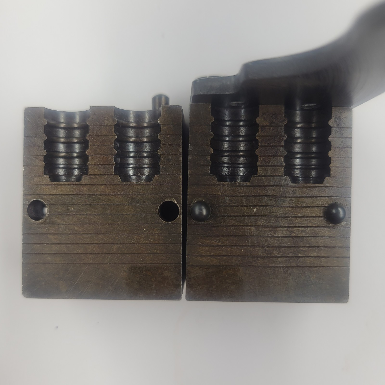 Lyman Double Cavity Bullet Mold #358495