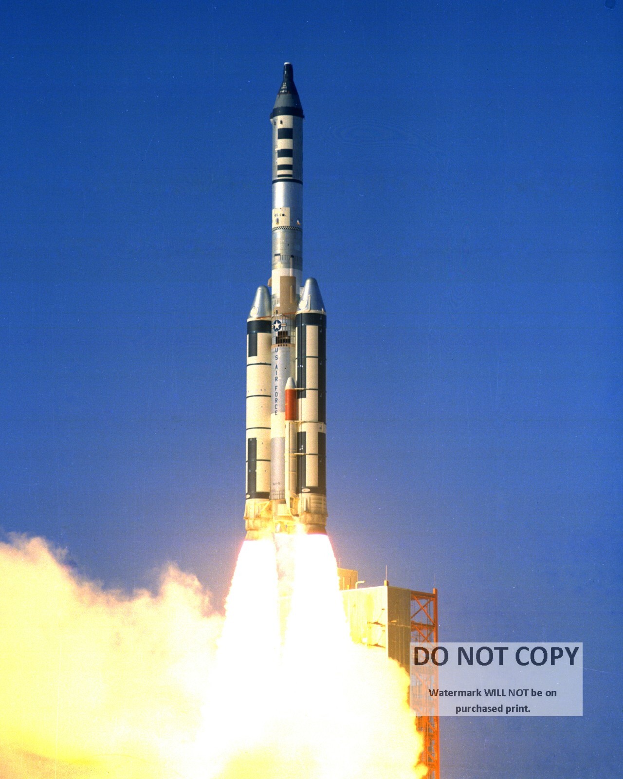 TITAN III-C LIFT OFF IN TEST OF MANNED ORBITING LAB PROGRAM  8X10 PHOTO (AA-107)