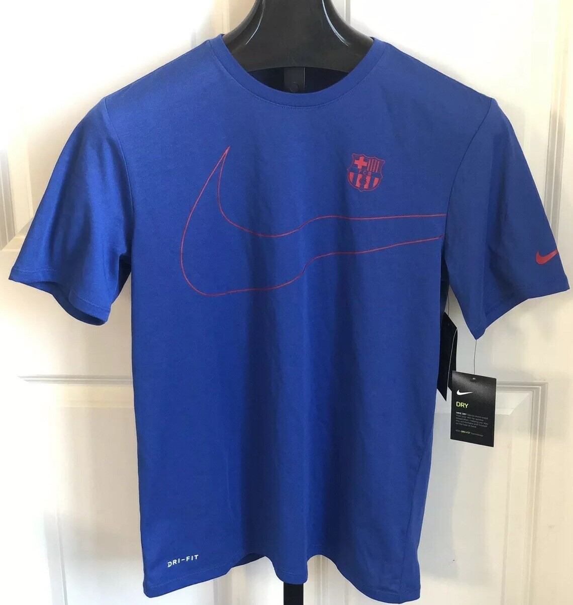 Nike FC Barcelona Crest T-Shirt. Medium. Deep Royal Blue 857243