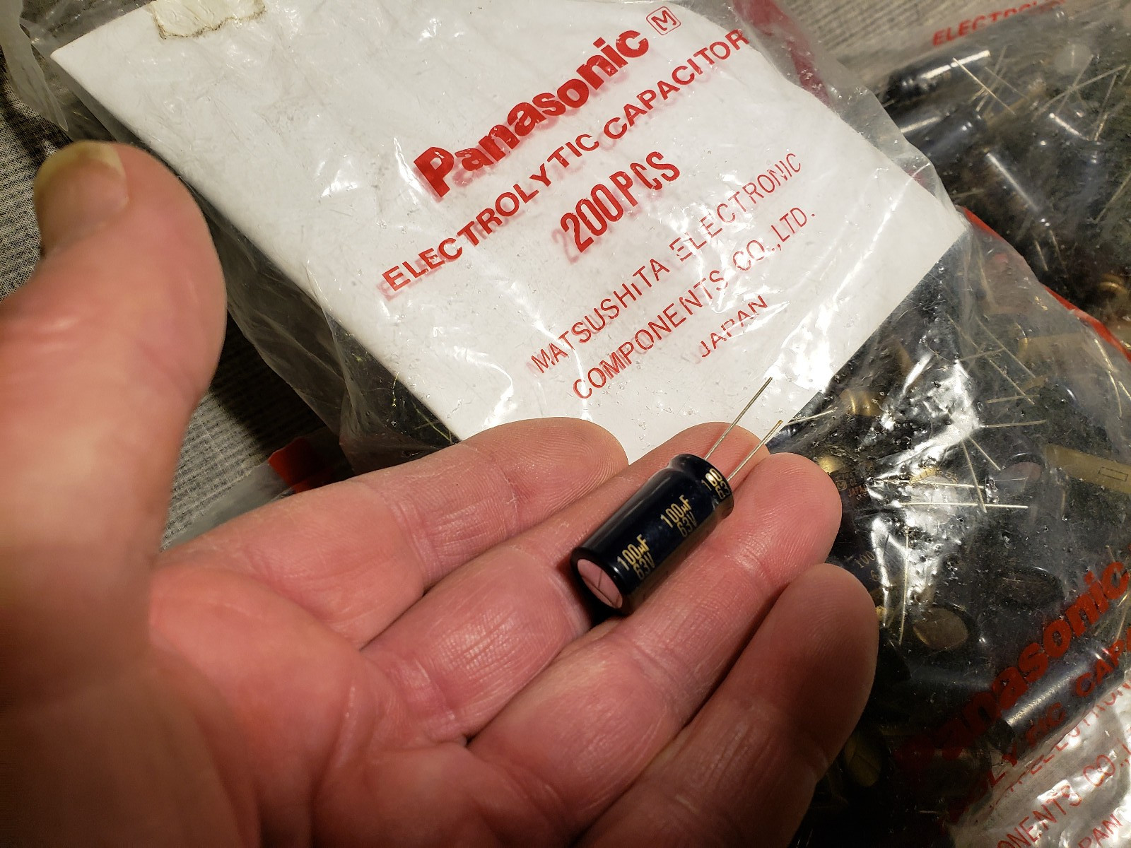 30 PANASONIC Electrolytic CAPACITORS 100uF 63V Radial 105 CE HFZ Made JAPAN LOT