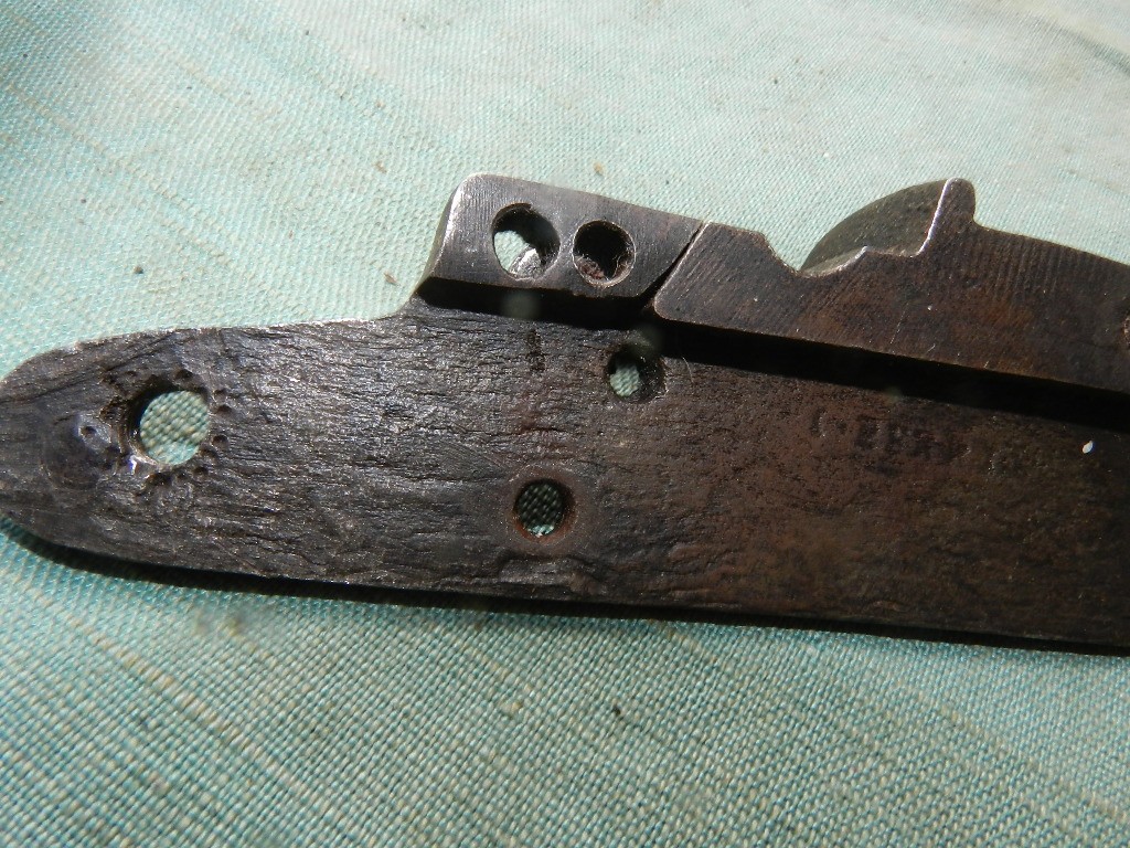 Early musket flintlock pste with pan