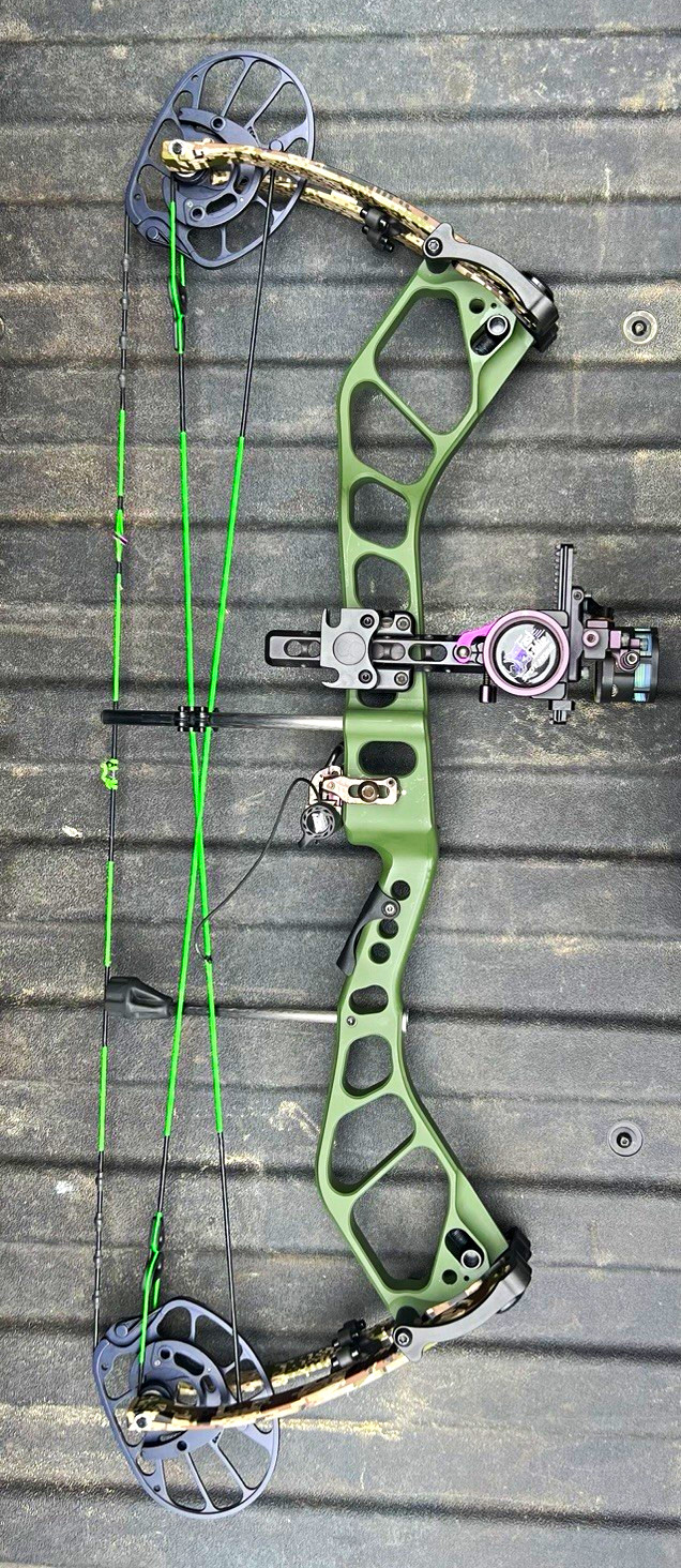 PSE Embark Compound Bow Hunting Right Hand 60lb Green/Black w/ Sight Rest