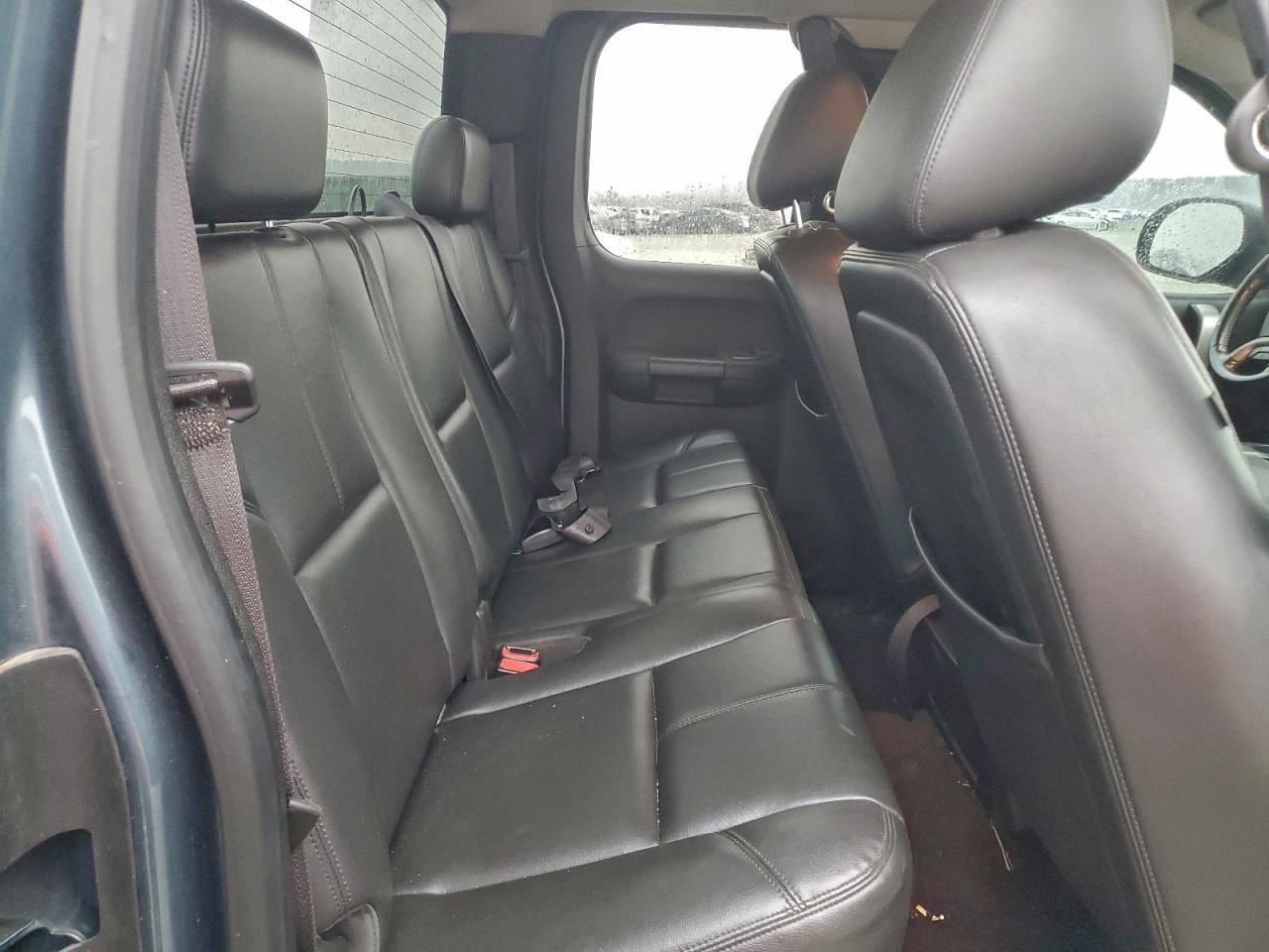 SILVRDO15 2012 Glove Box 4946221