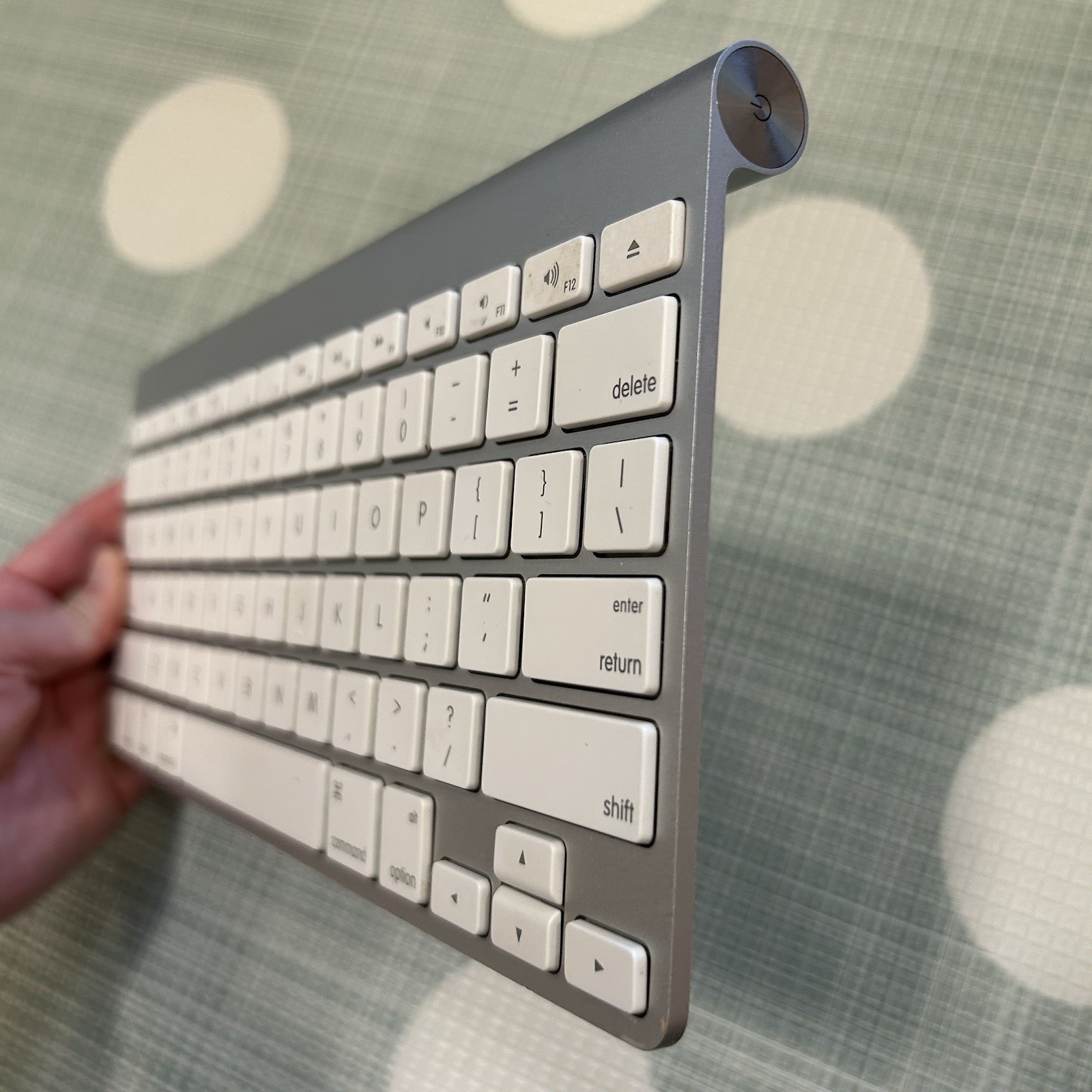 Apple Wireless Bluetooth Keyboard Model A1314 Aluminum Uses AA Batteries TESTED