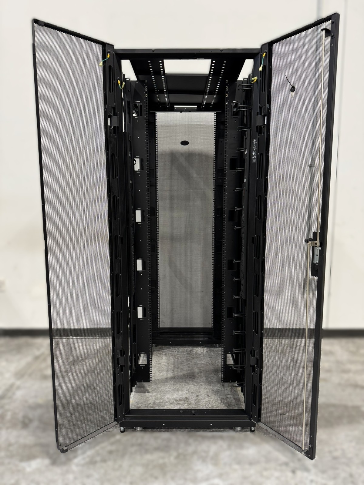 APC NetShelter 42U SX Base Rack (AR3350)
