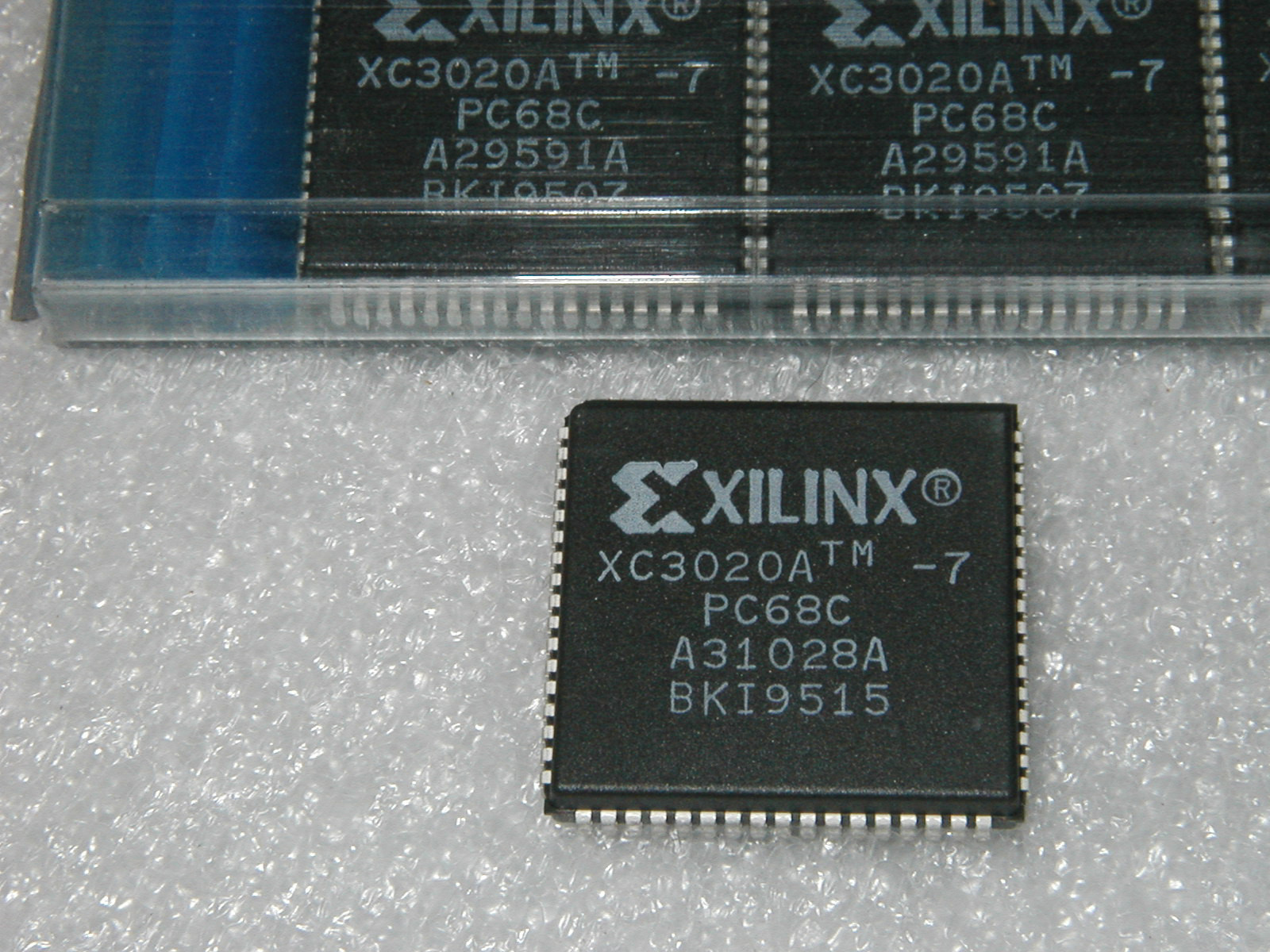 XILINX  XC3020A-7PC68C INTEGRATED CIRCUITS - 2 pc