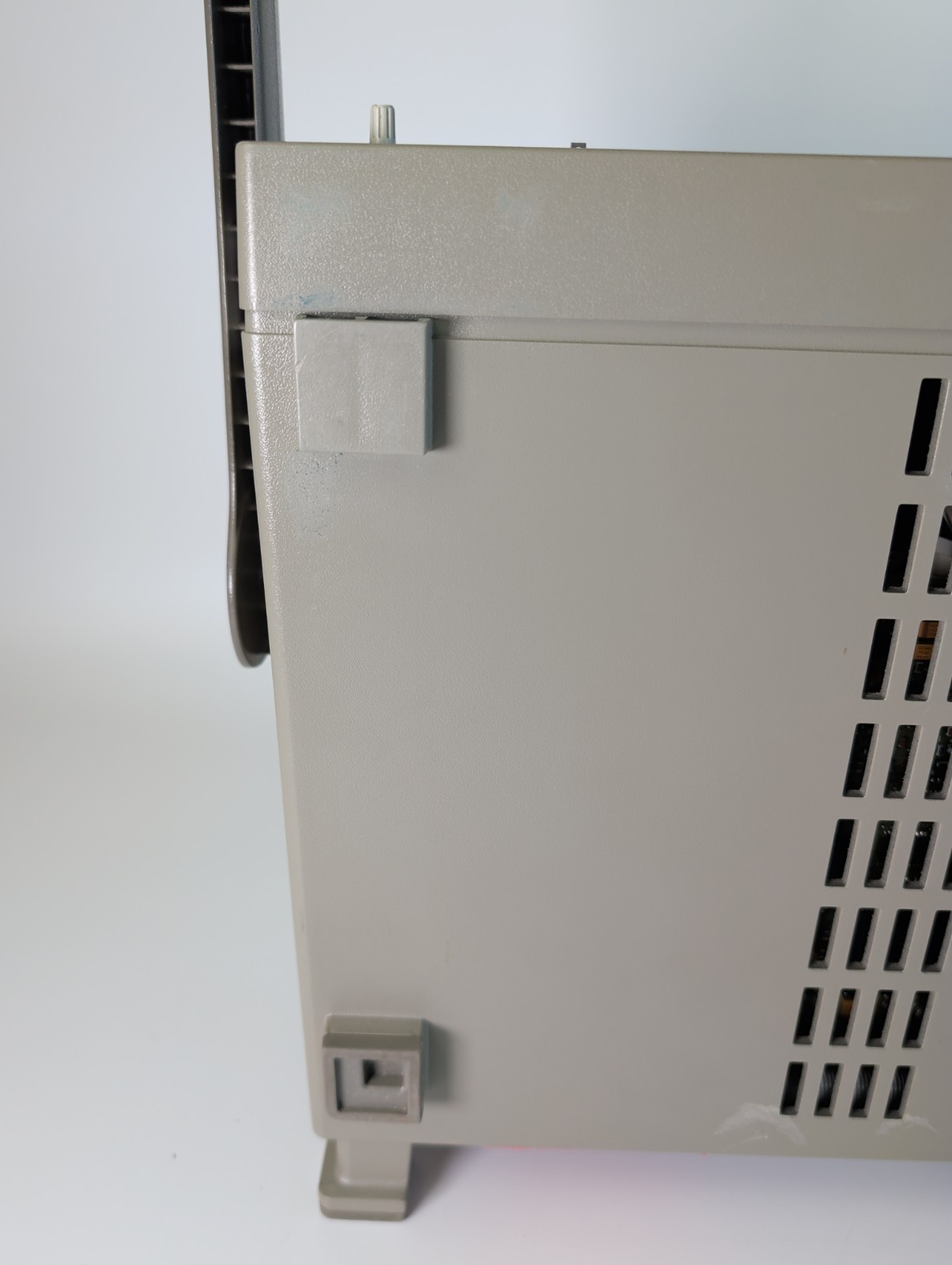 HP 54600A Digital Oscilloscope Powers on and display works. No Probes
