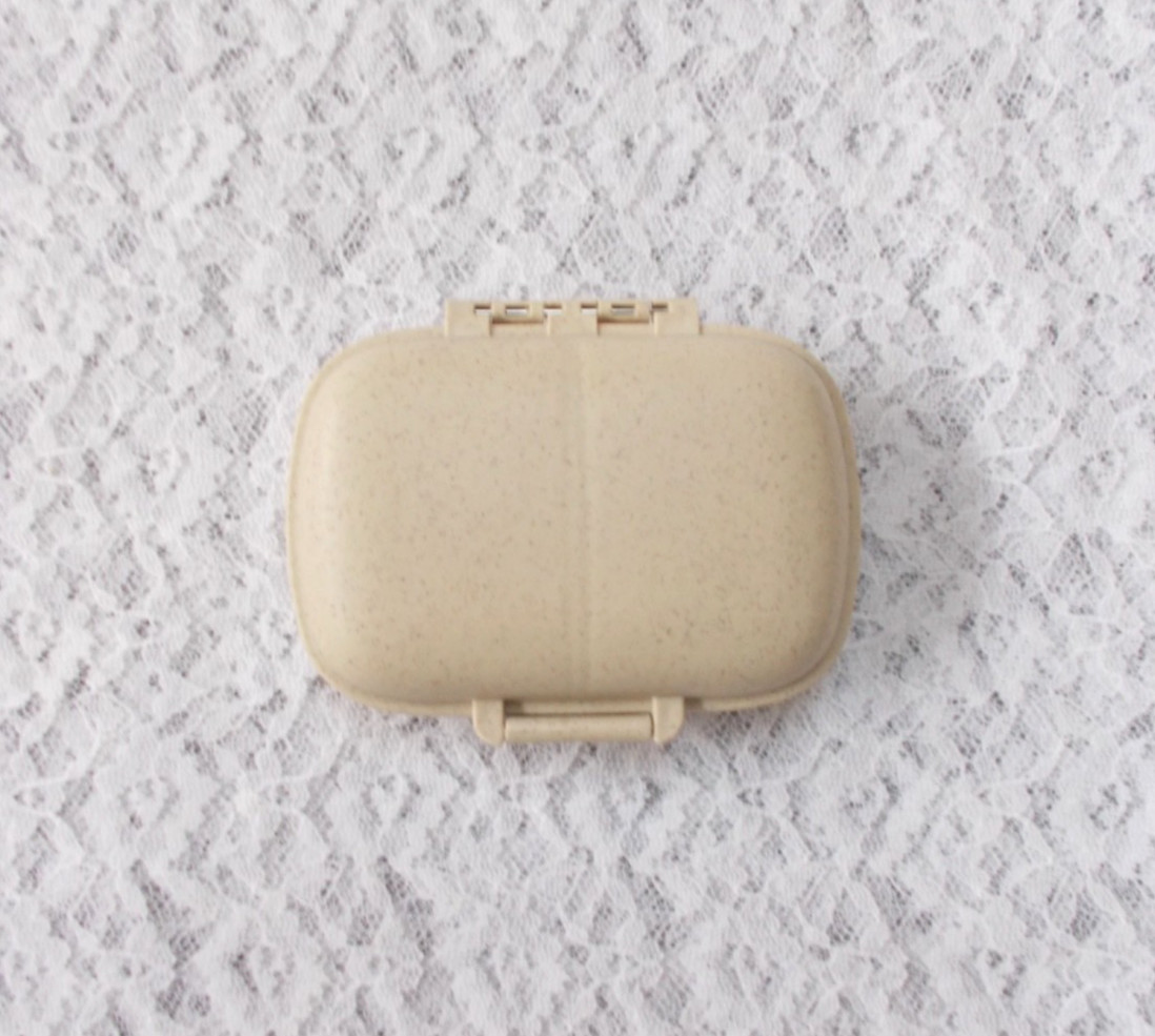 Travel Pill/Medication Organizer With 8 Compartments Snap Close Plastic Case