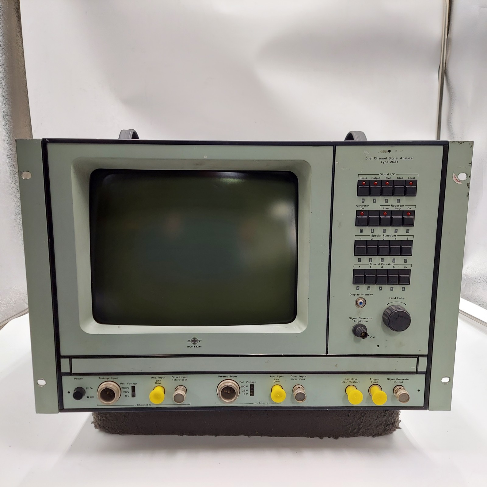 BRUEL & KJAER 2034 DUAL CHANNEL SIGNAL ANALYZER TYPE
