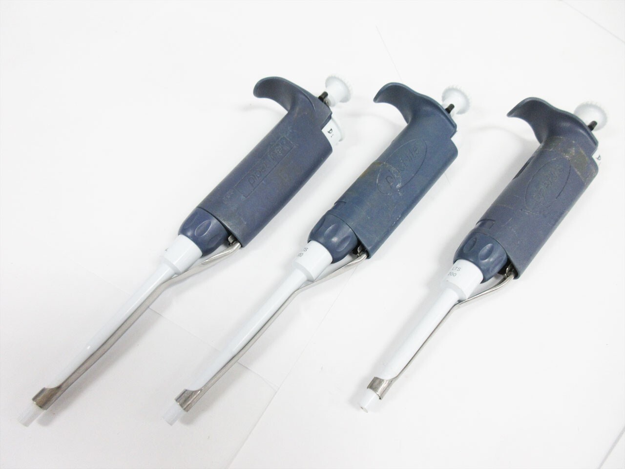 ONE RAININ PIPET-LITE L-200 1 CHANNEL PIPETTE ~ LTS 20 - 200 uL  WARRANTY III