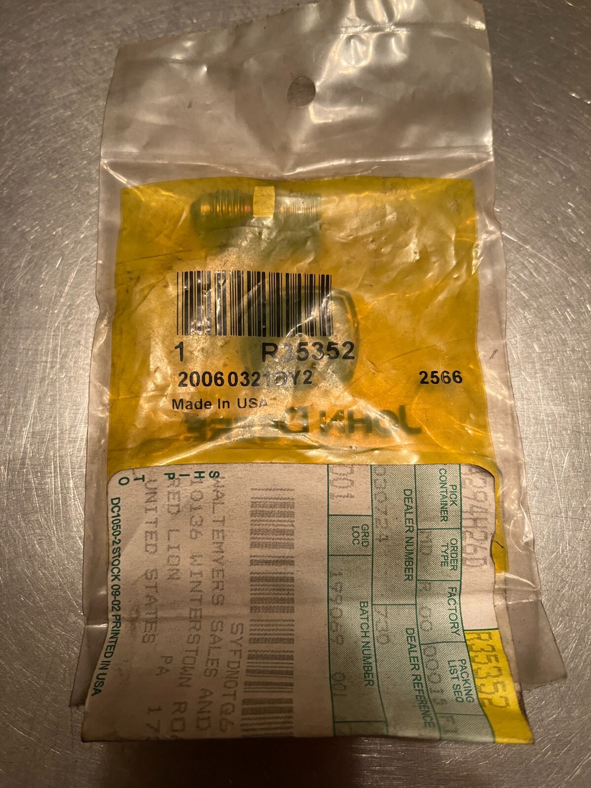R35352  Genuine  OEM  John Deere  Straight UNION FITTING