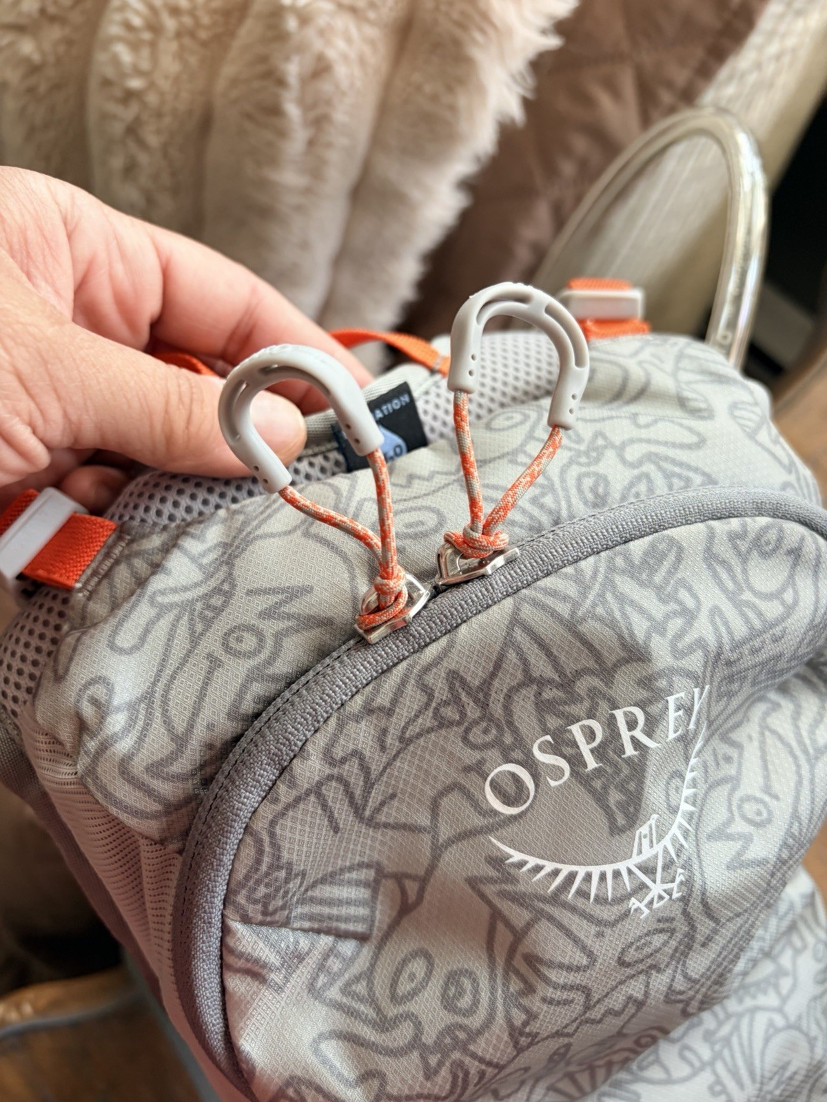 Osprey Moki Kids 1.5L Hydration Pack Gray Hiking Backpack