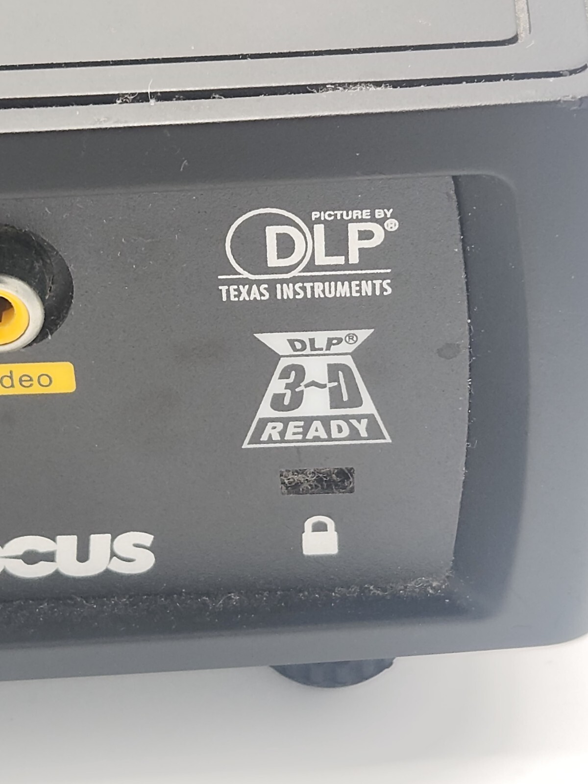 Infocus IN1112A DLP Projector w/ Carrying Case + Remote Control