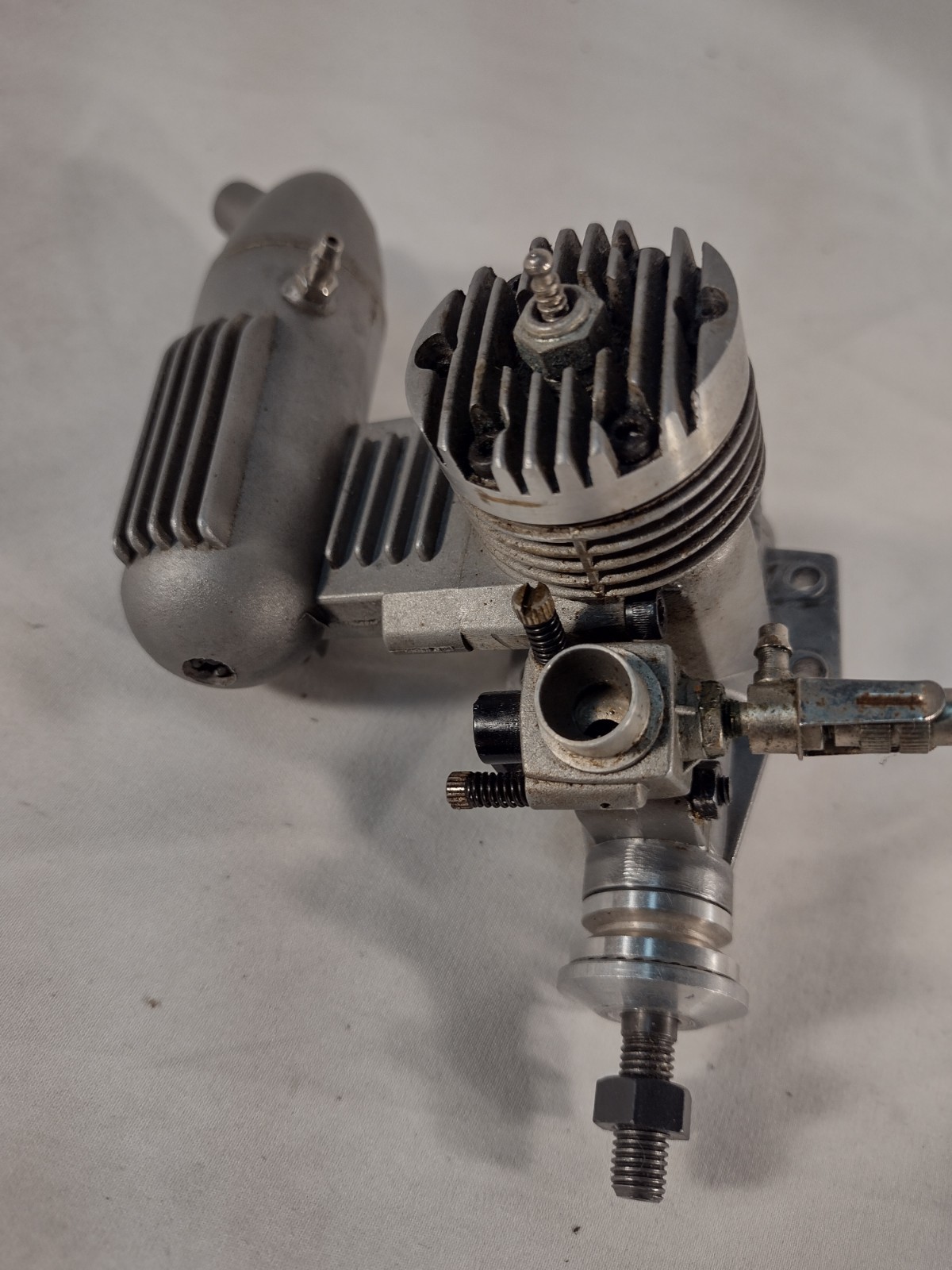 model airplane engine Magnum 25 GP