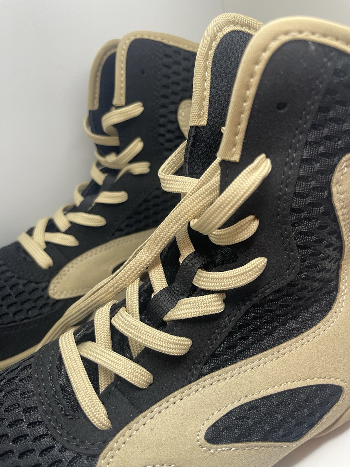 Venum Contender Boxing Shoes in Black/Sand Size : 8.5 Women 7 Men EU 39