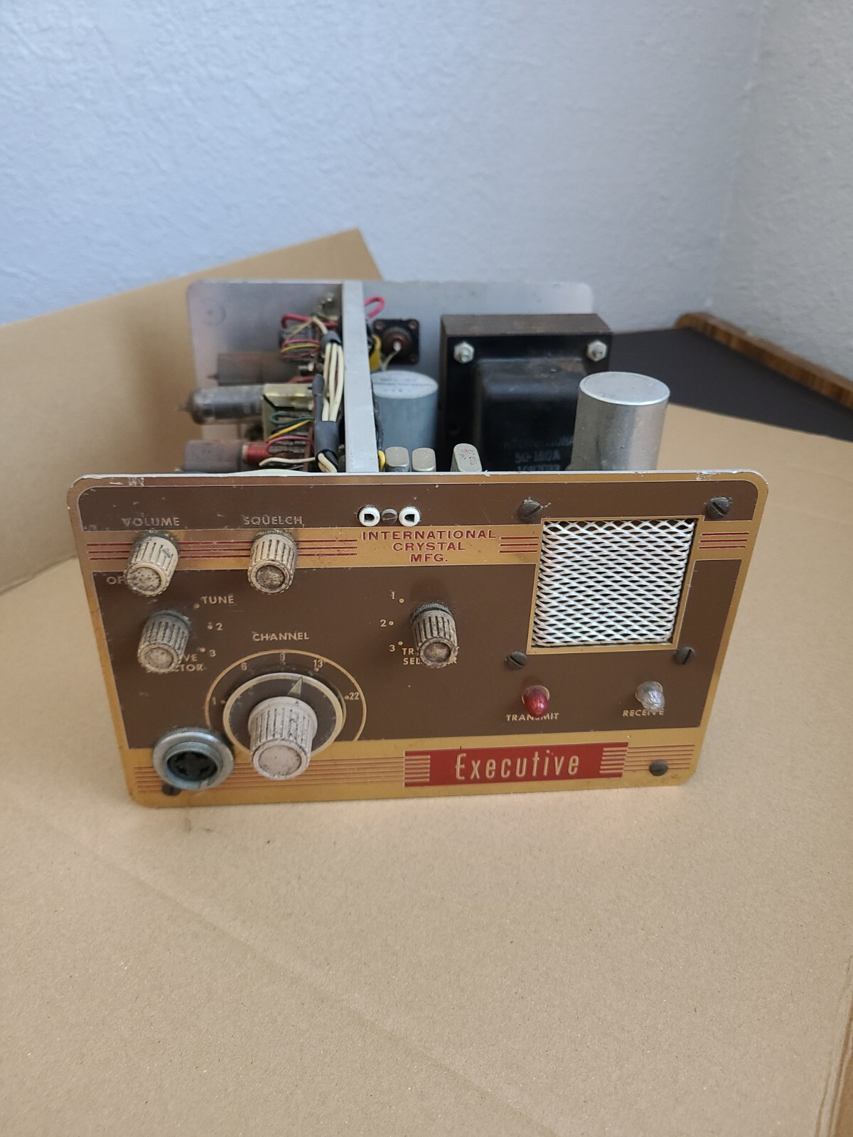 *Turns On* International Crystal Company Executive Cb Radio Ctz-5B2