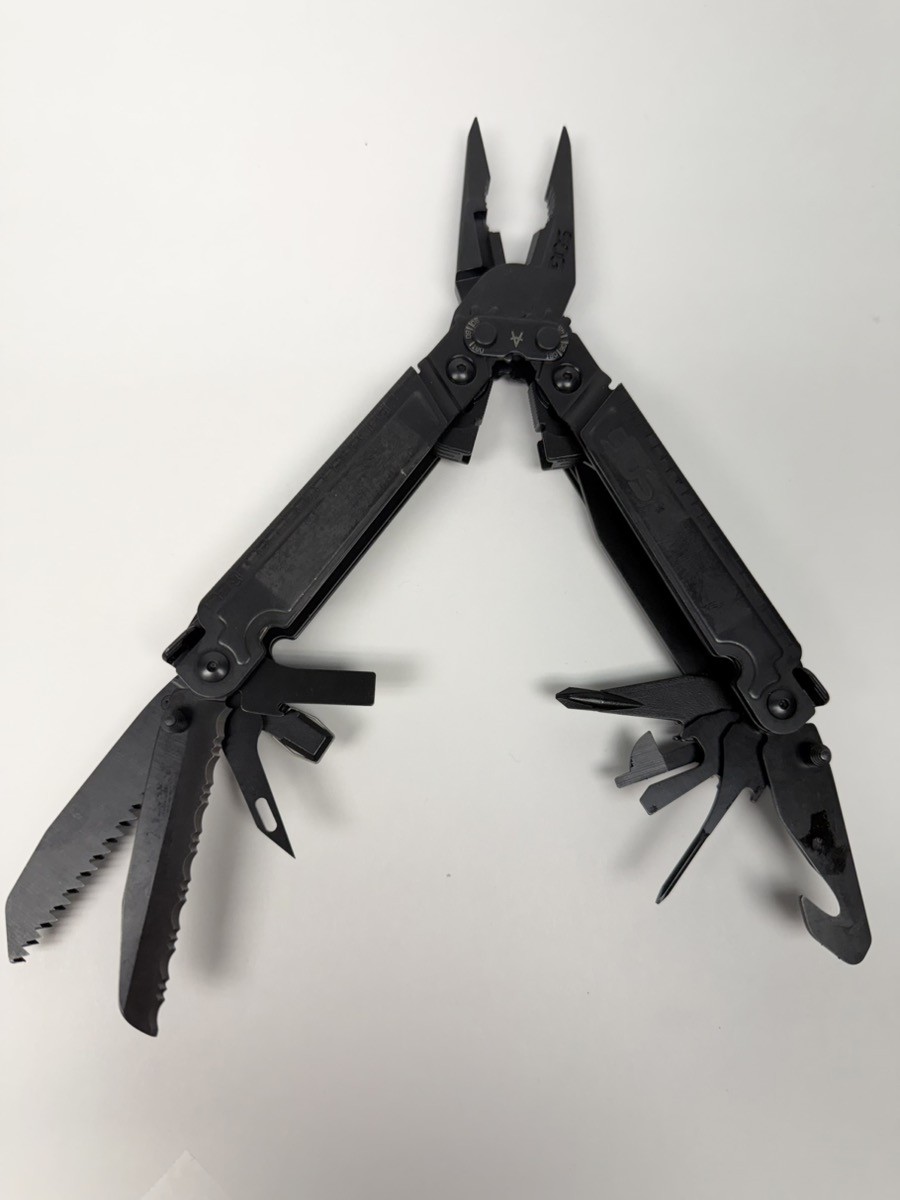 SOG POWER ASSIST BK OXIDE MULTI TOOL (P33016184)