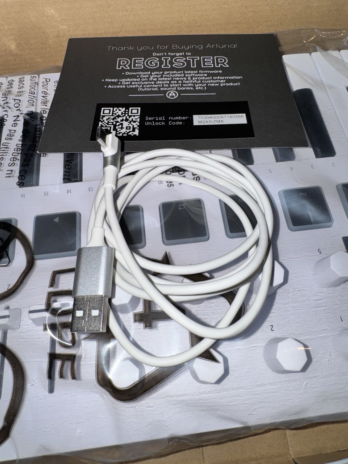 Arturia MiniLab 3 Mini Hybrid Keyboard Controller Creative Software (White)