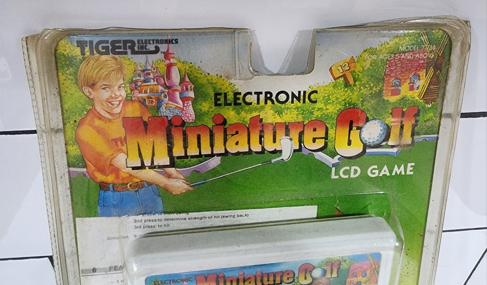 1990 TIGER ELECTRONICS HANDHELD MINIATURE GOLF - MIP