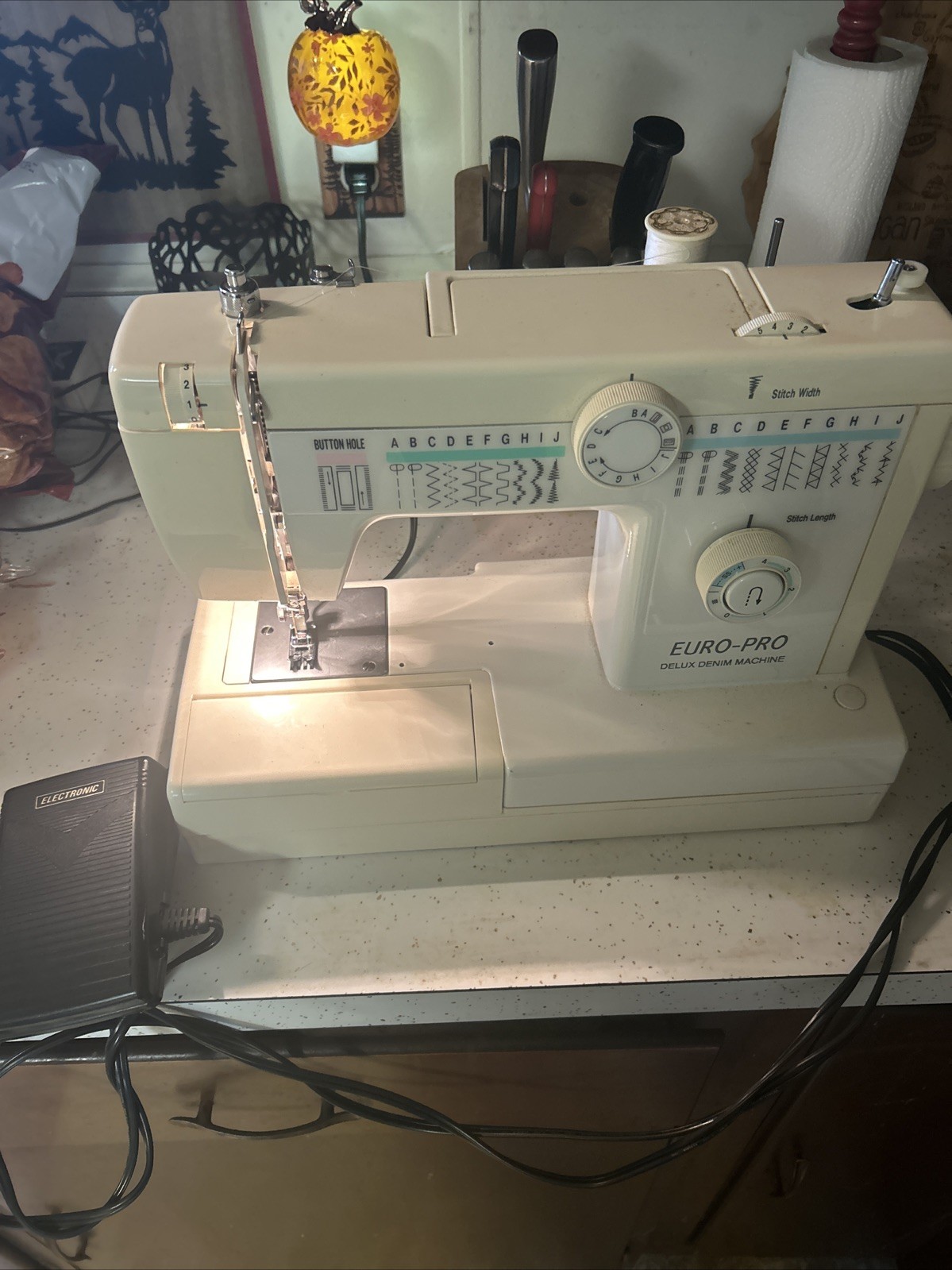 Euro-Pro Delux Denim Machine 1262D Sewing Machine, pedal, Manual TESTED &WORKING