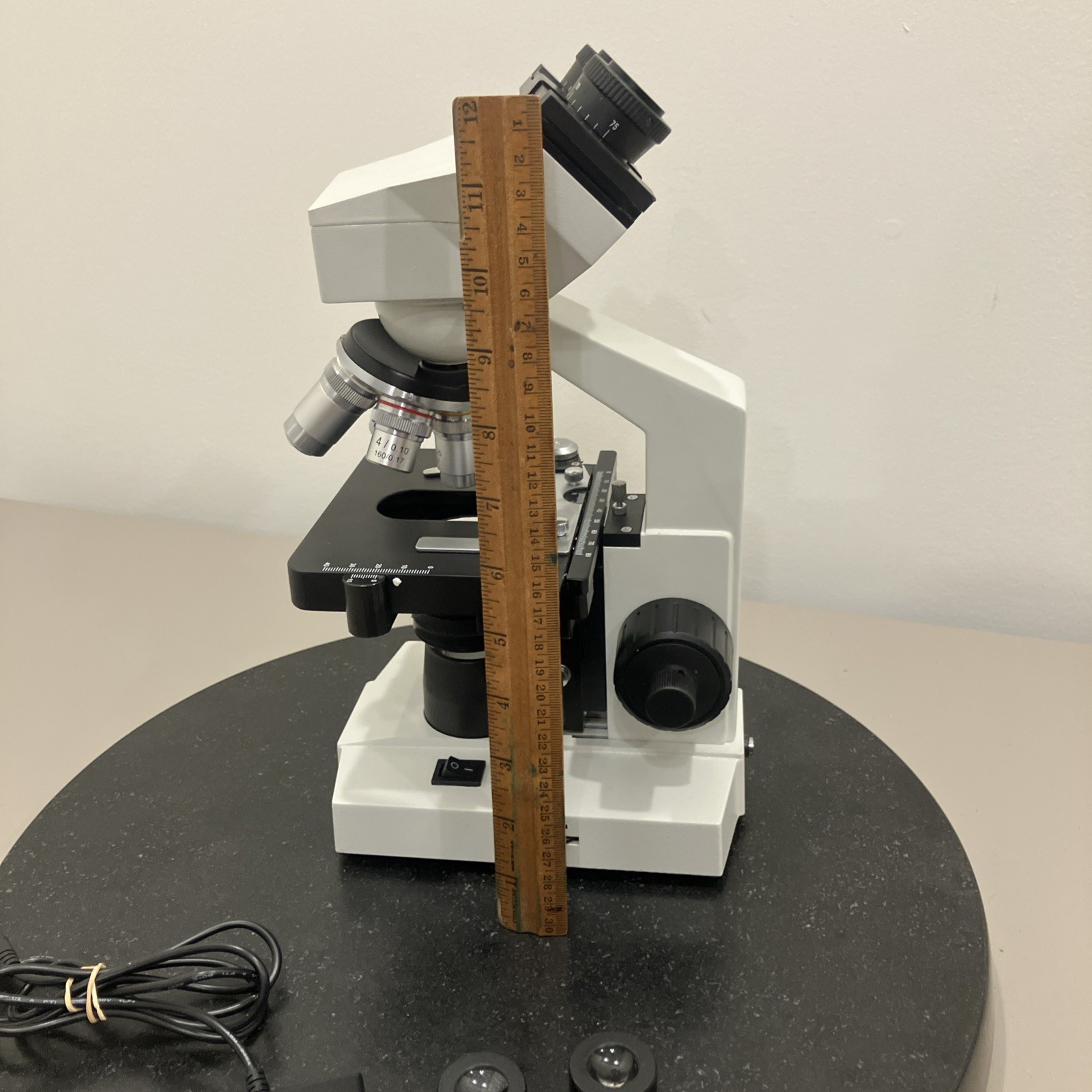 Omax M82E Compound Light Microscope w eyepieces and power cord