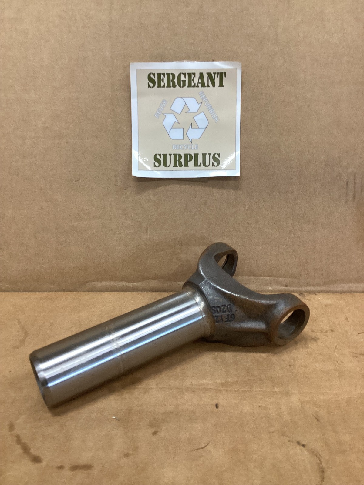 U-joint yoke, slipyoke(28 tooth) Spicer/HMMWV 2520-01-386-3384