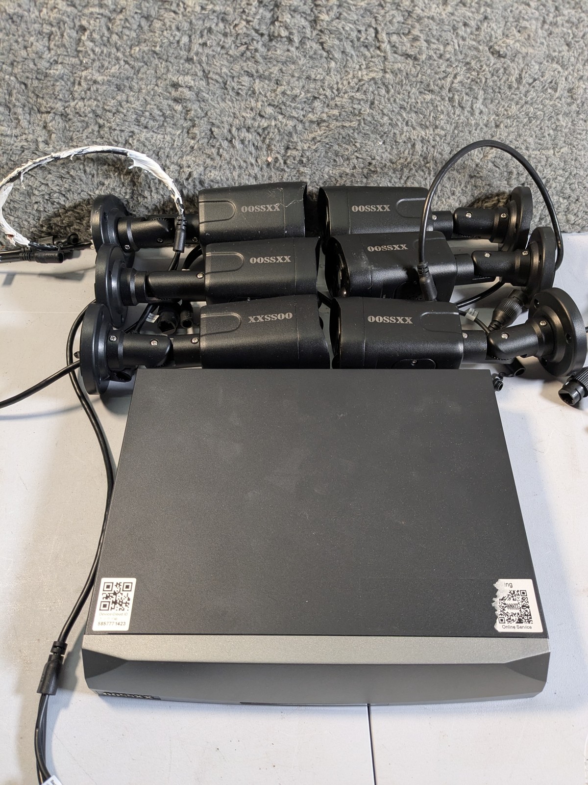 OOSSXX PoE NVR Security Camera System 8CH With 6 Bullet Cameras Cables Lot