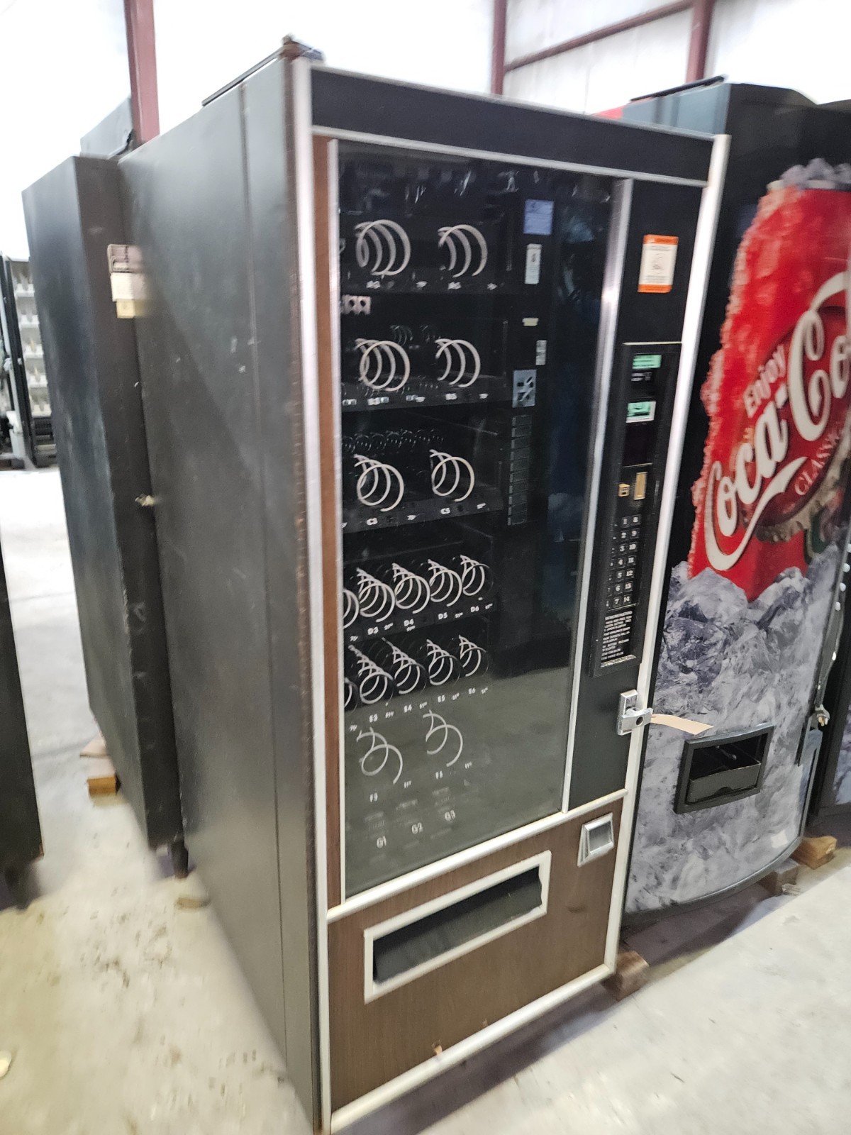SLIM ONLY 27" WIDE! USI Wittern 32 Selection 3-Wide Narrow Snack Vending Machine