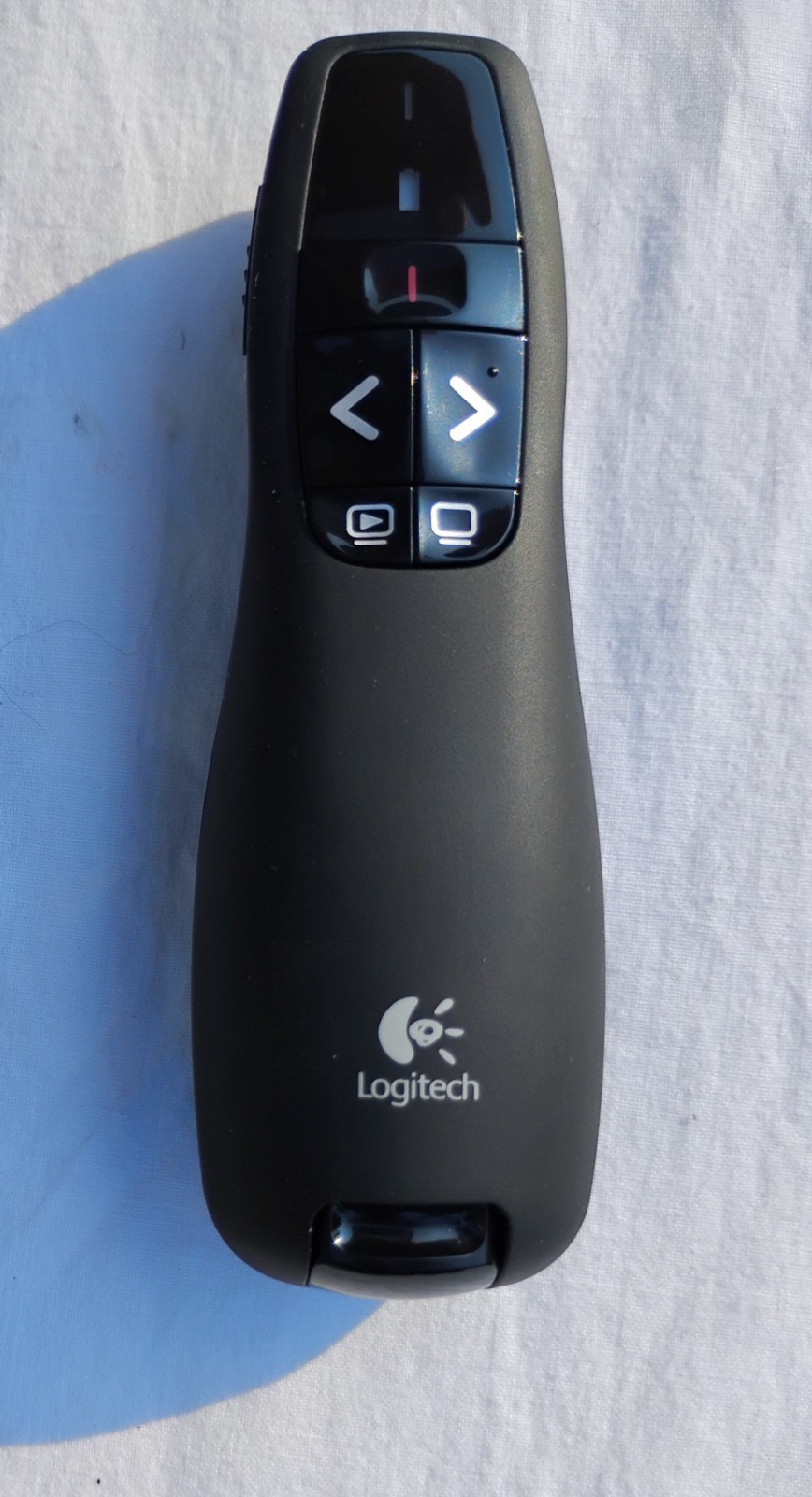 Logitech R-R0004 Wireless Laser Presentation Pointer Remote Black Case