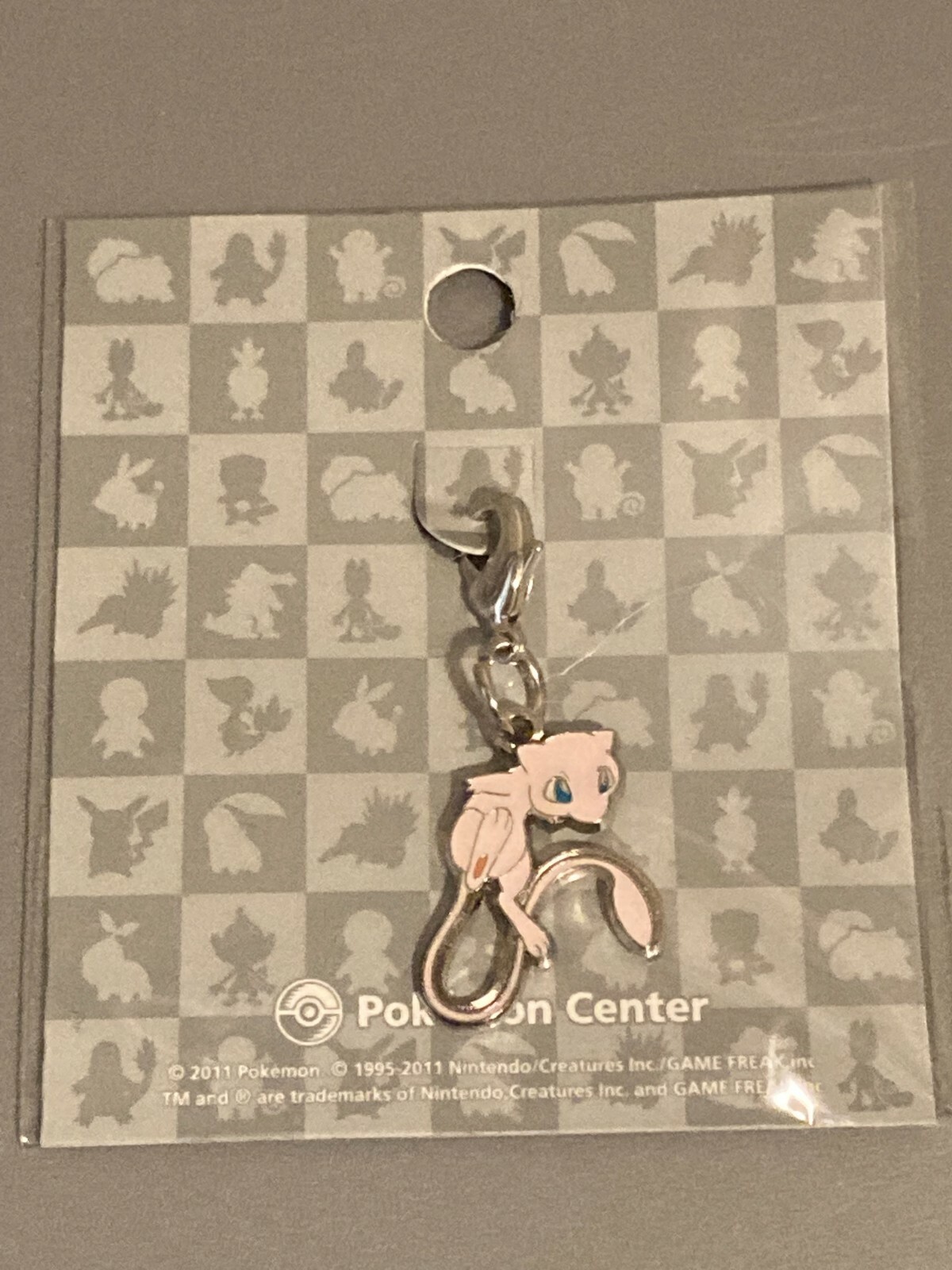 Pokemon Center Mew Metal Keychain  Charm Clip New Sealed