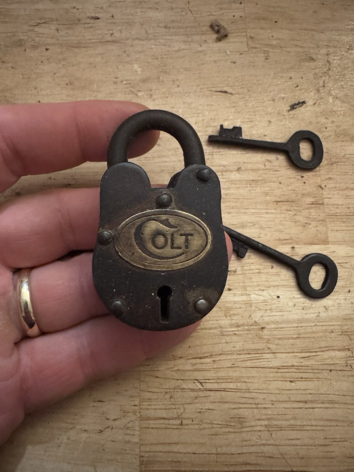 Colt Rifles Padlock Lock Set Gun Western Cowboy Yellowstone Decor Metal x2 Keys