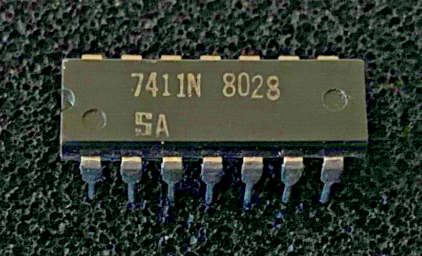 Signetics 7411N 3-ch, 3-input bipolar AND gate Integrated Circuit
