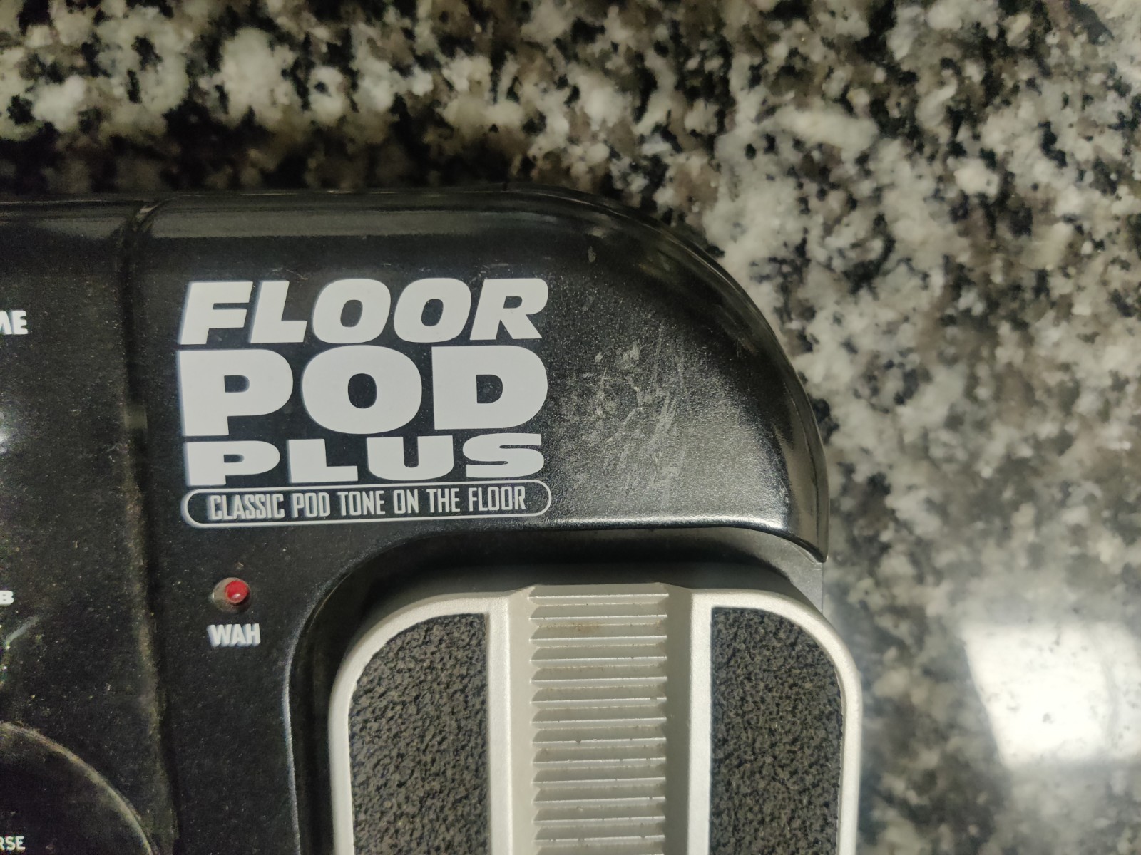Line 6 Floor POD Plus Guitar Multi Effects Processor Pedal Board