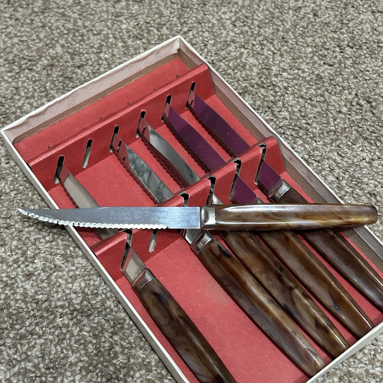 NIB NOS Vintage Regent Sheffield Steak Knife Set (6) Bakelite Handle