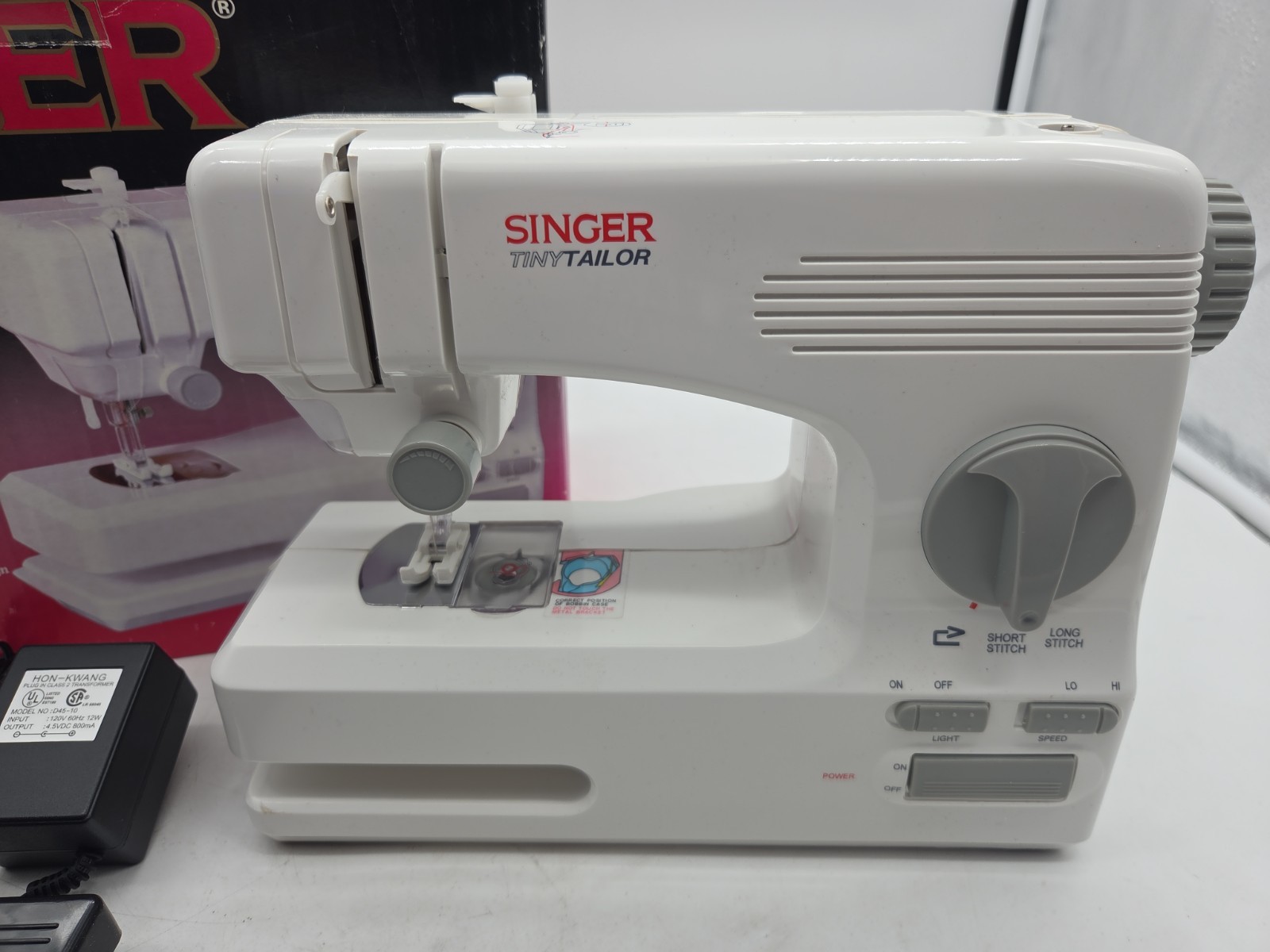 Singer® Tiny Tailor TT700 Electronic Mending/Sewing Machine-- Tested & Working