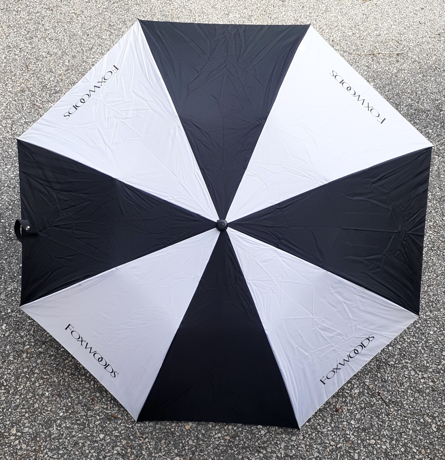 NEW  Foxwoods Casino Umbrella Black & White  38"x21" with Cover  324