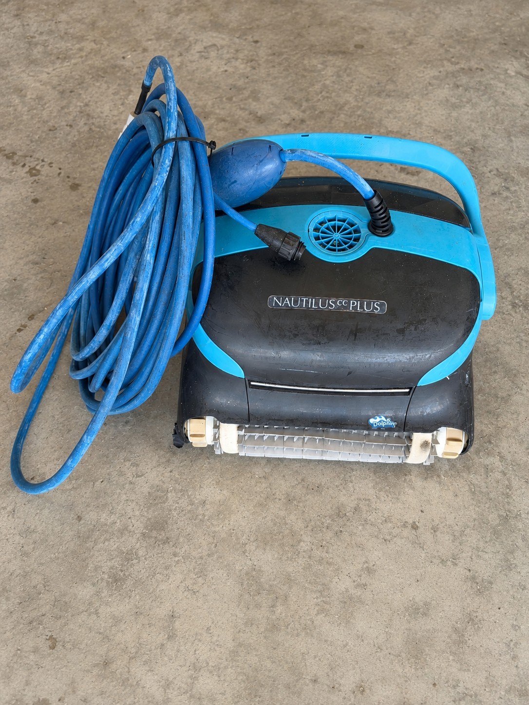 Dolphin Nautilus CC Plus Robotic Pool Cleaner w/ Tested Power Supply - For Parts