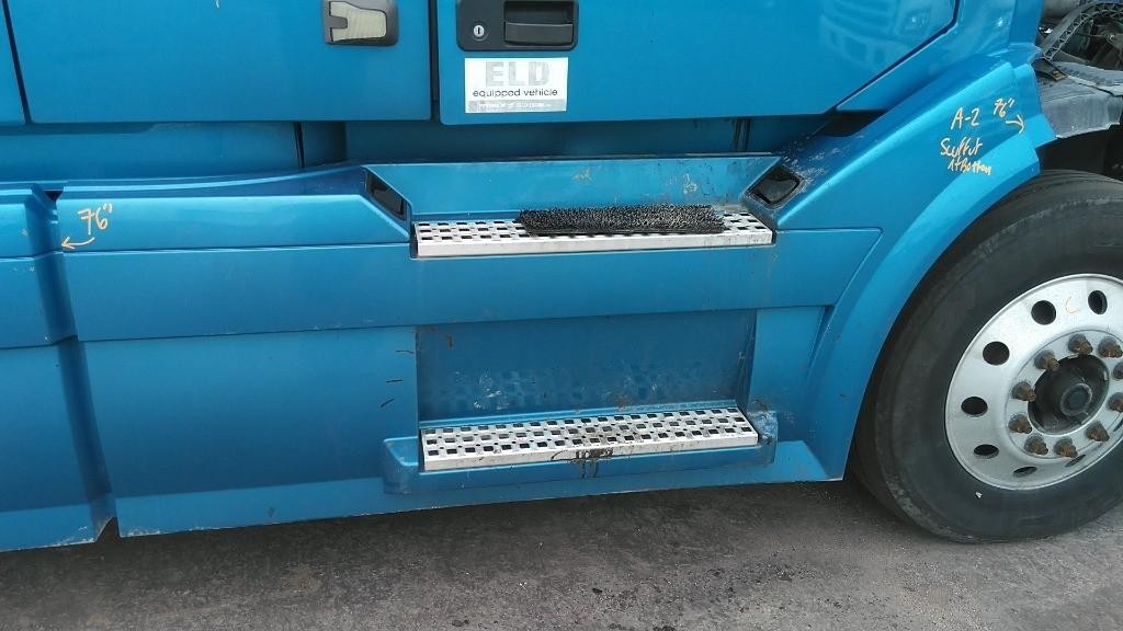 For 2015 VOLVO VNL SIDE FAIRING Right ,  OH