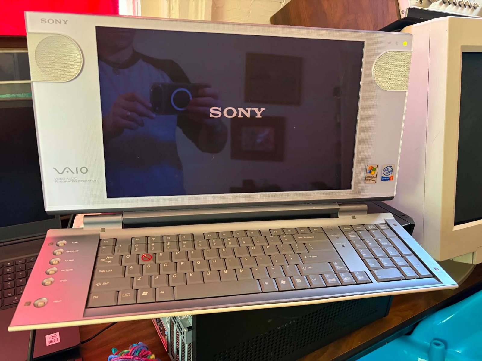 Sony VAIO PCV W10 Desktop 15.3 P4 1.6GHz, 512MB, No HDD, No Back Cover, tested!