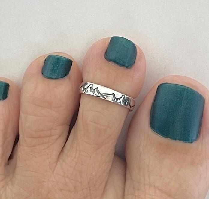 Valentine's Solid Metal Women's Mountain Adjustable Toe Ring 925 SS