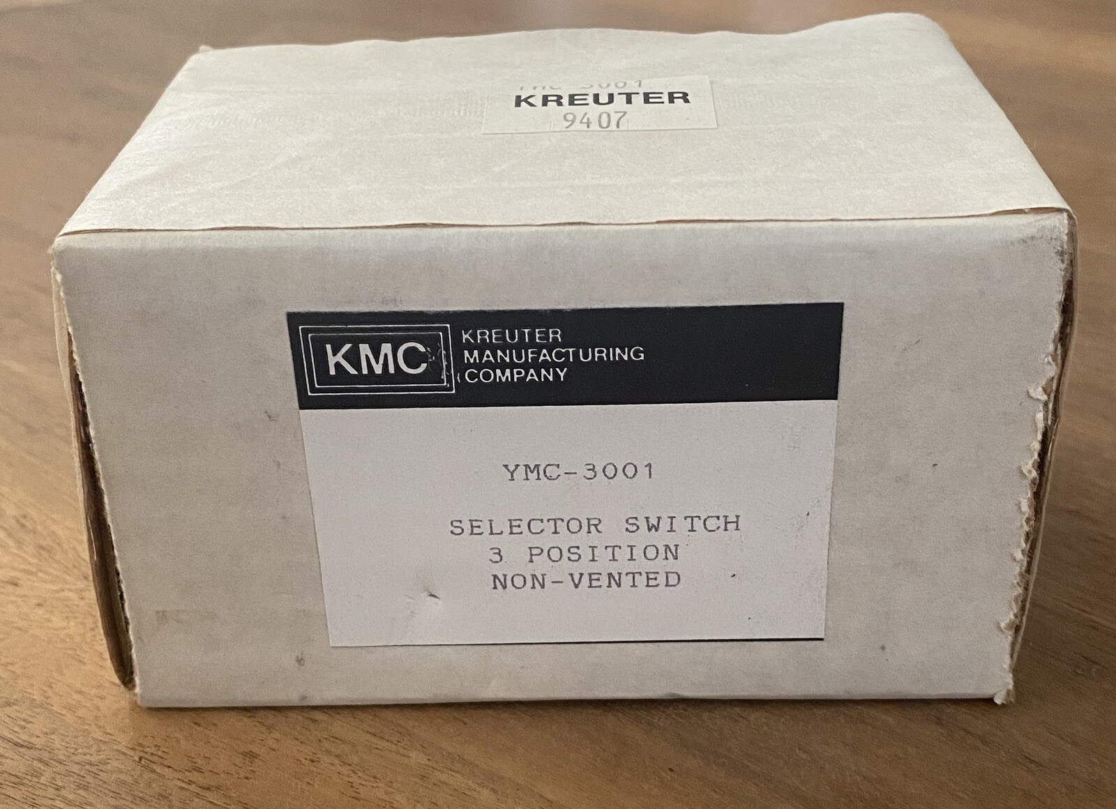 KMC SELECTOR SWITCH, 3 POSITION, NON-VENTED, YMC-3001, NEW, OLD STOCK