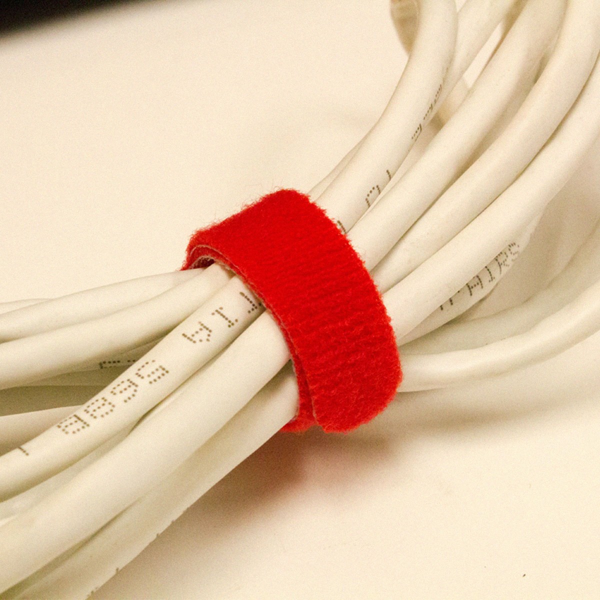 6 Inch Hook and Loop Reusable Strap Cable Cord Wire Ties 50 Pack Red