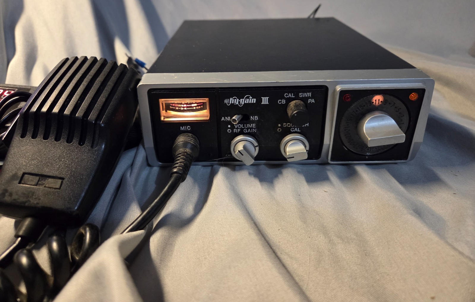 Hy-Gain 3 Hygain III CB Radio 40 Channel Power *Tested* w/ Mic Works