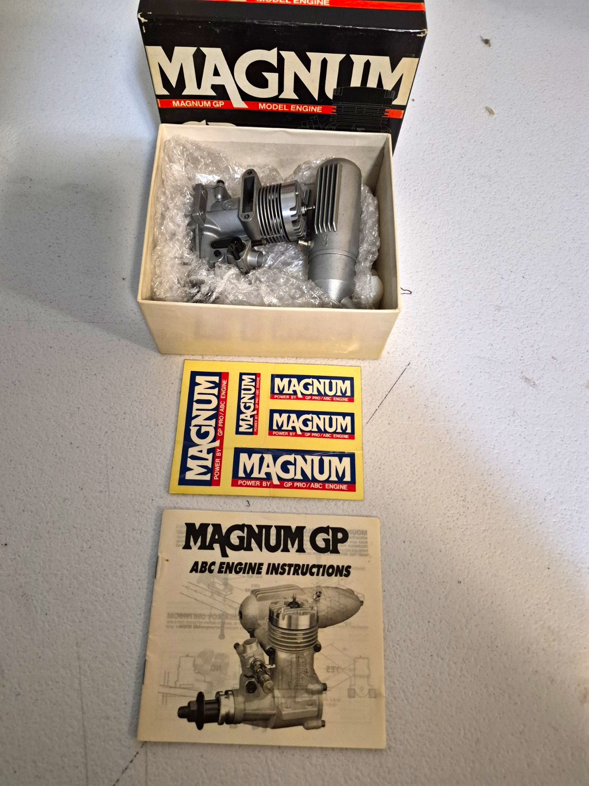 Magnum GP 40 .40 2-Stroke ABC Schnuerle R/C Engine Nitro/Glow w/ Muffler